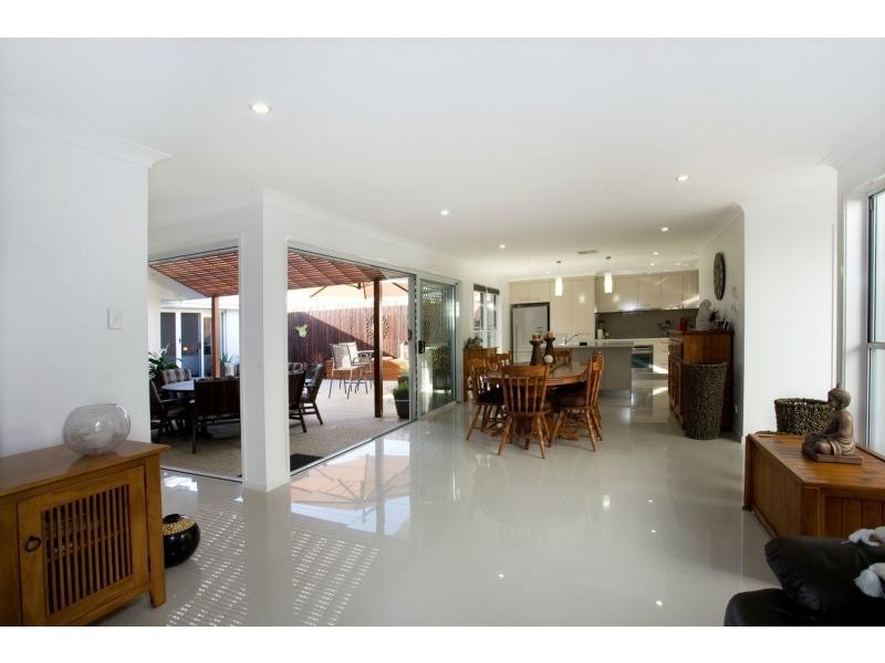 14 Skua Place, BRIGHTWATER, Mountain Creek QLD 4557