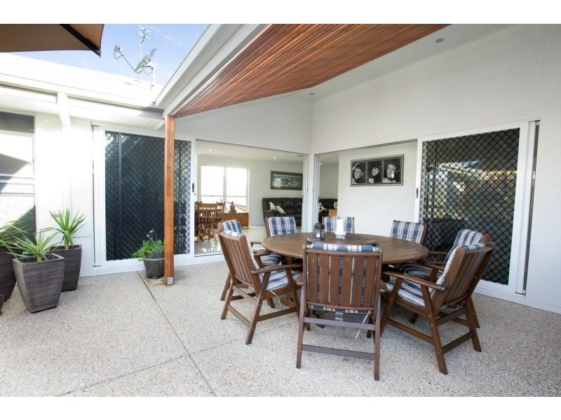 14 Skua Place, BRIGHTWATER, Mountain Creek QLD 4557