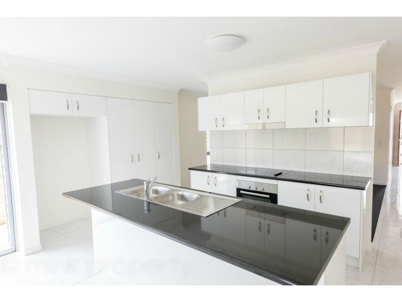 3 Daydream Street, BRIGHTWATER, Mountain Creek QLD 4557