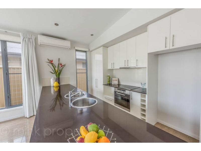 5 NEVIS Court, KAWANA ISLAND, Kawana Island QLD 4575