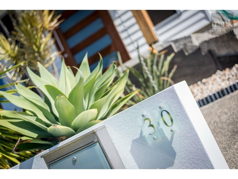 30 ROBUR Crescent, BRIGHTWATER, Mountain Creek QLD 4557