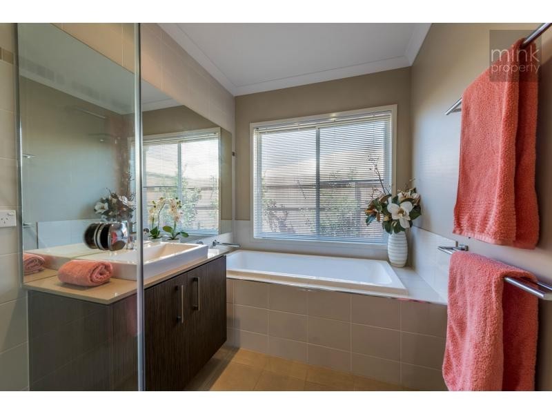 24 TIBOUCHINA Street, BRIGHTWATER, Mountain Creek QLD 4557