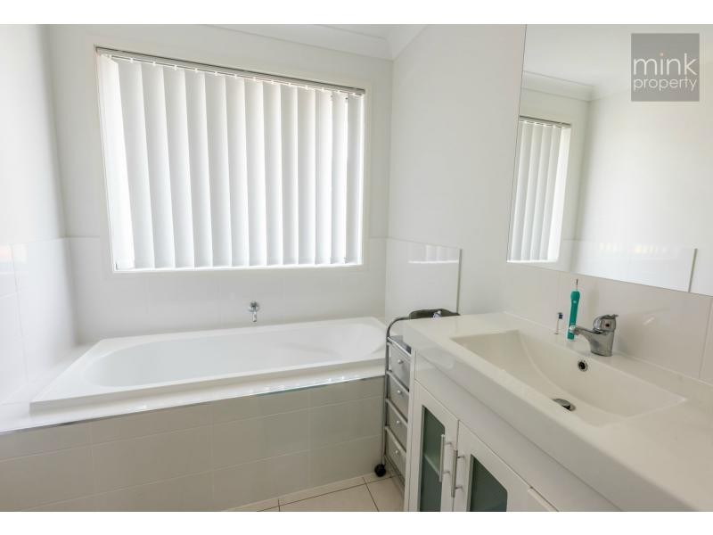 28 Tarwhine Place, Brightwater, Mountain Creek QLD 4557