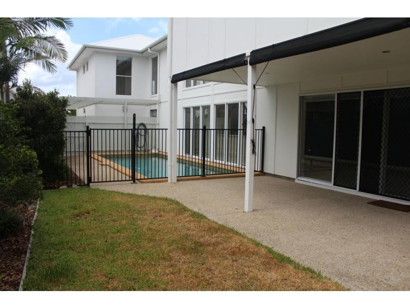 12 Zante Lane, Kawana Island QLD 4575