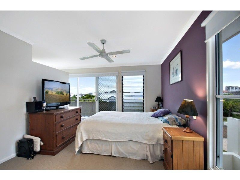 12 Zante Lane, Kawana Island QLD 4575