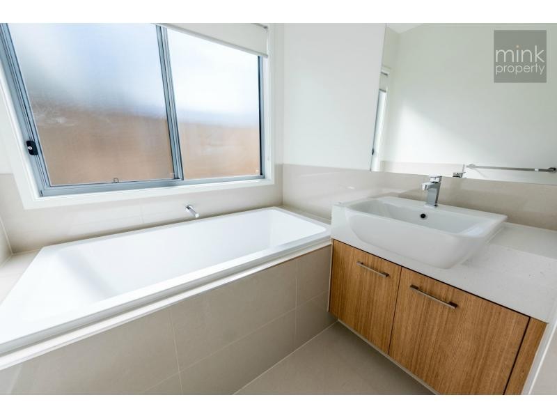 11 Cape Street, Birtinya QLD 4575