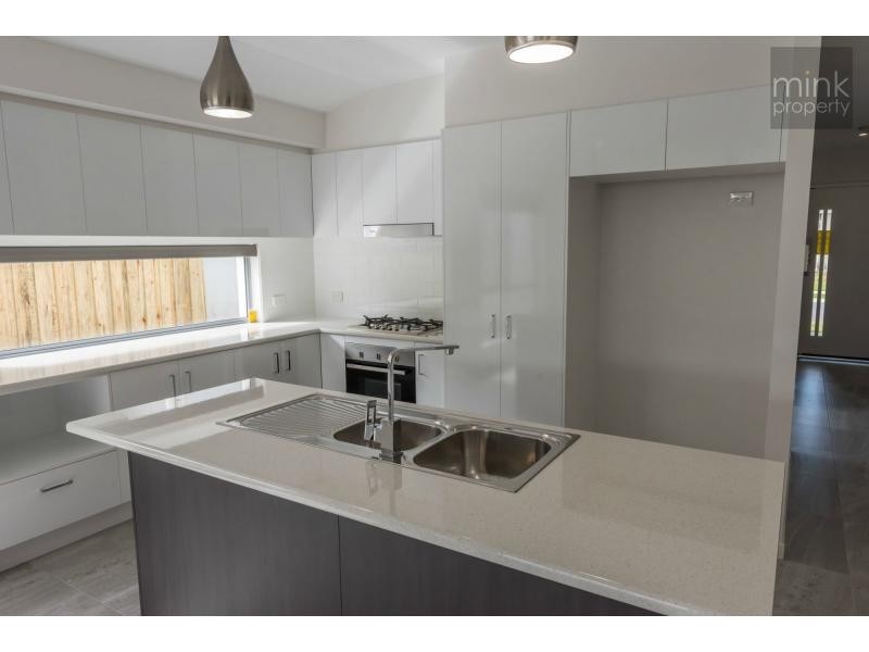 9 Daydream Street, Brightwater, Mountain Creek QLD 4557