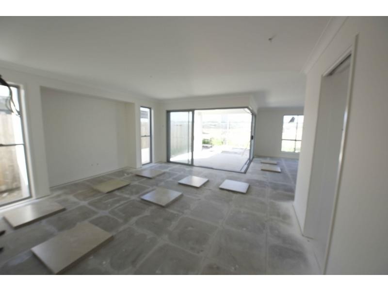 19 EMERALD Drive, BELLS REACH, Caloundra West QLD 4551