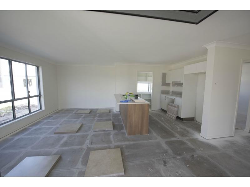 19 EMERALD Drive, BELLS REACH, Caloundra West QLD 4551
