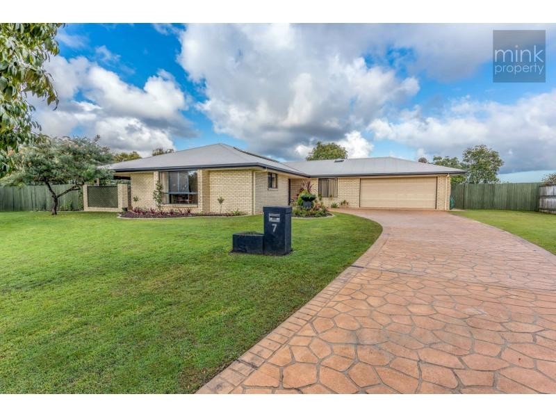 7 Kinross Court, Caloundra West QLD 4551