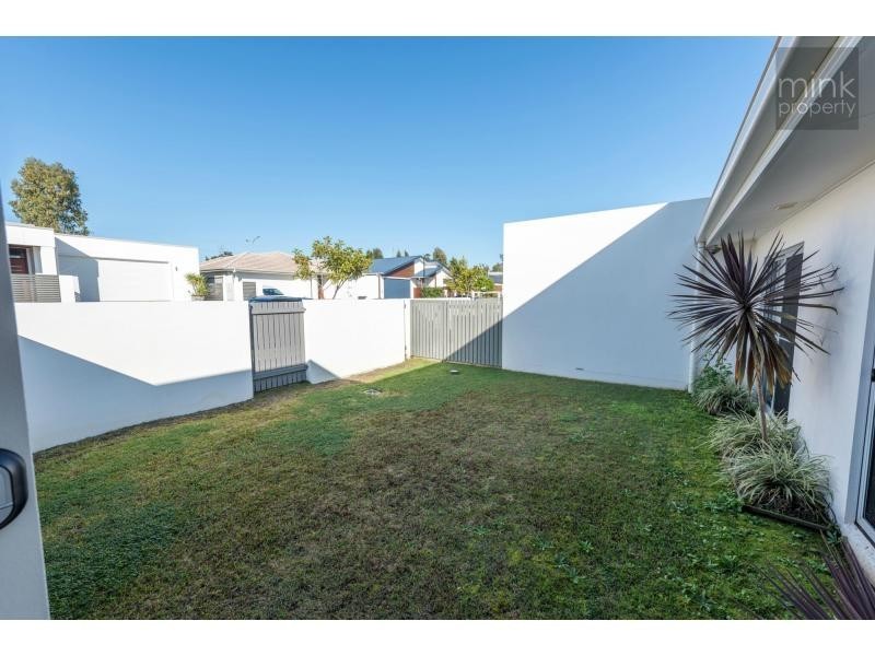 1 Flindersia Place, Brightwater, Mountain Creek QLD 4557