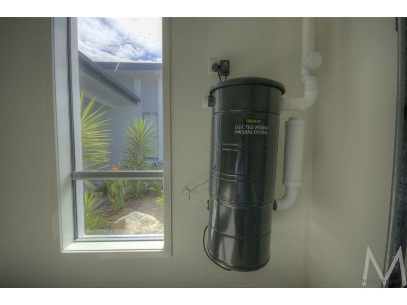 34 KURRIMINE Crescent, BRIGHTWATER, Mountain Creek QLD 4557