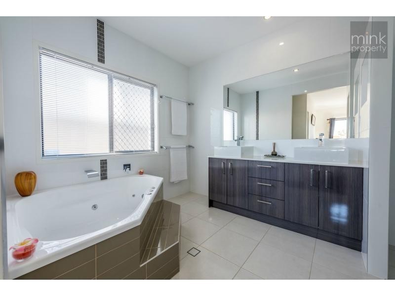 49 SWEETLIP Circuit, BRIGHTWATER, Mountain Creek QLD 4557