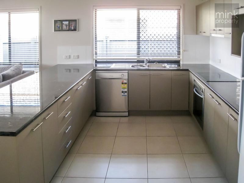 17 Kurrimine Crescent, BRIGHTWATER, Mountain Creek QLD 4557