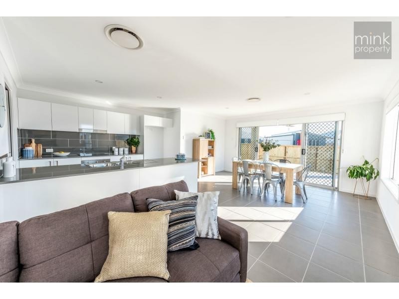 02/02 Daydream Street, BRIGHTWATER, Mountain Creek QLD 4557