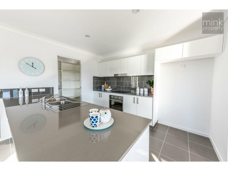 02/02 Daydream Street, BRIGHTWATER, Mountain Creek QLD 4557