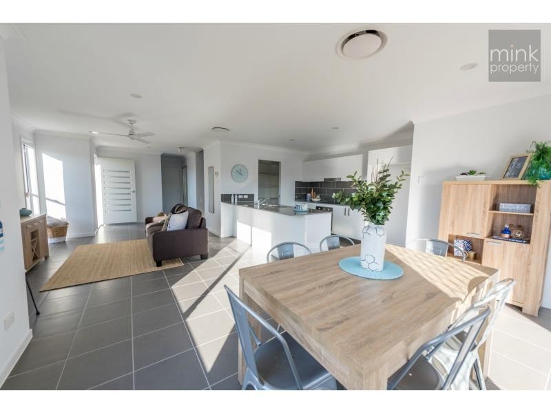 02/02 Daydream Street, BRIGHTWATER, Mountain Creek QLD 4557
