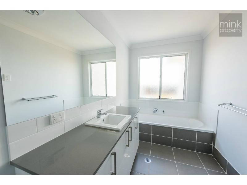 02/02 Daydream Street, BRIGHTWATER, Mountain Creek QLD 4557