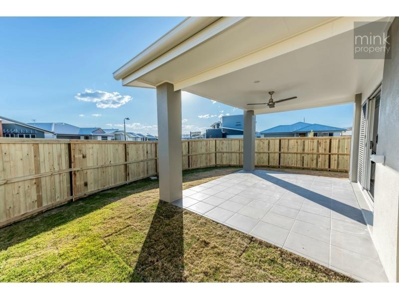 02/02 Daydream Street, BRIGHTWATER, Mountain Creek QLD 4557