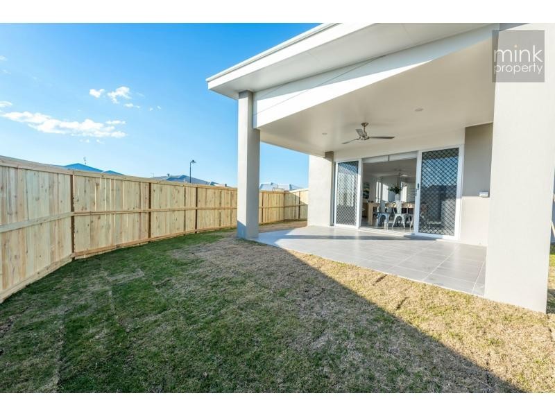 02/02 Daydream Street, BRIGHTWATER, Mountain Creek QLD 4557