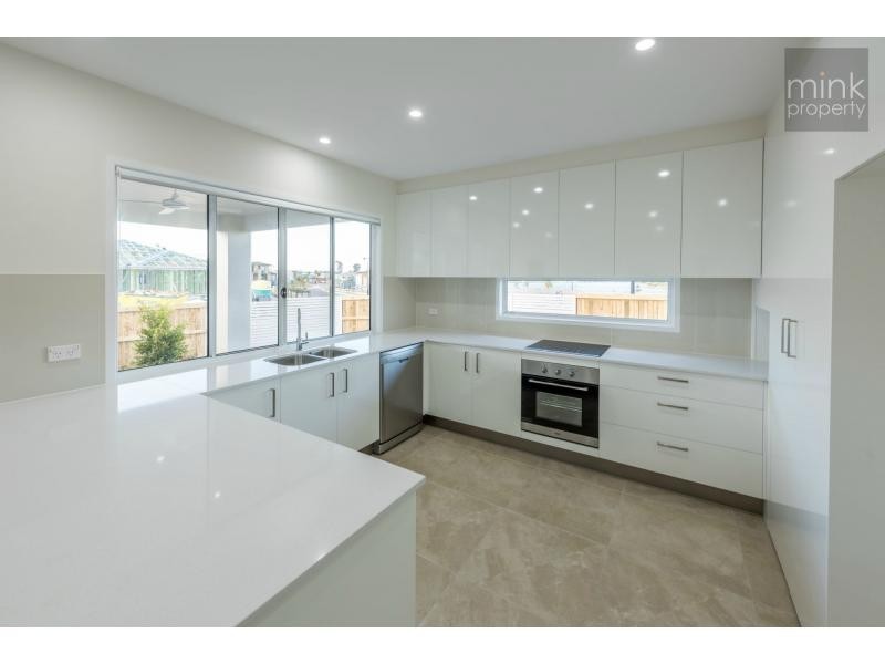 1/1 Henning Court, Brightwater, Mountain Creek QLD 4557