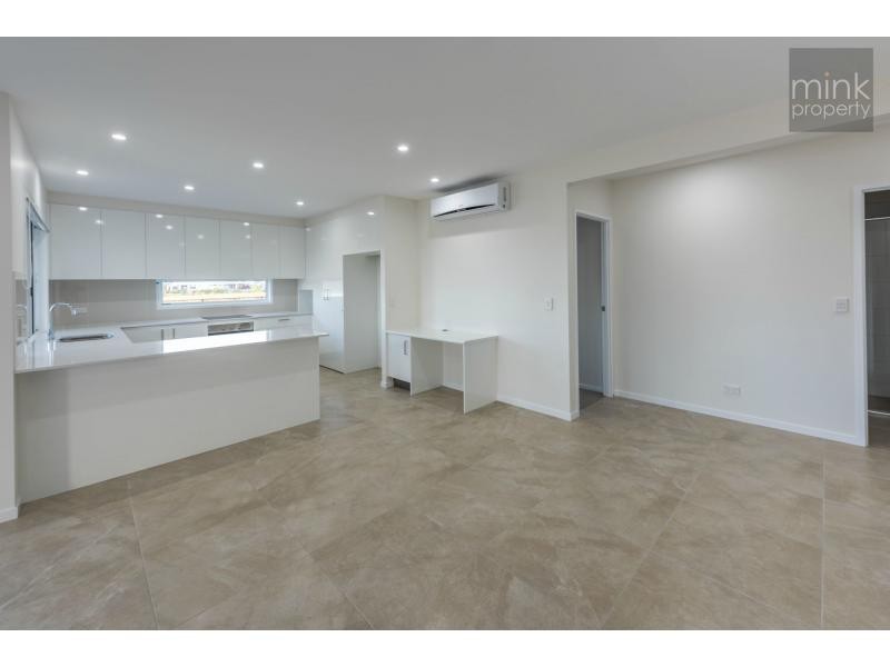 1/1 Henning Court, Brightwater, Mountain Creek QLD 4557