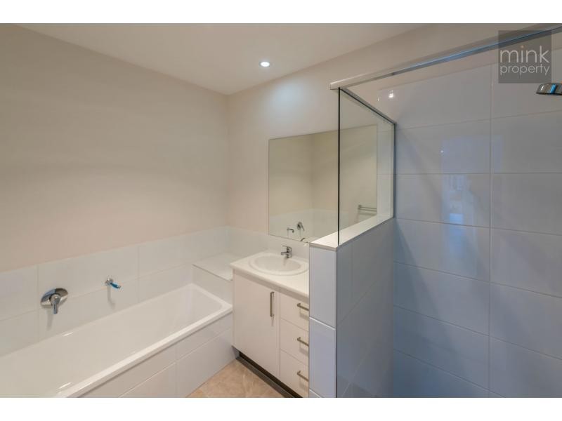1/1 Henning Court, Brightwater, Mountain Creek QLD 4557