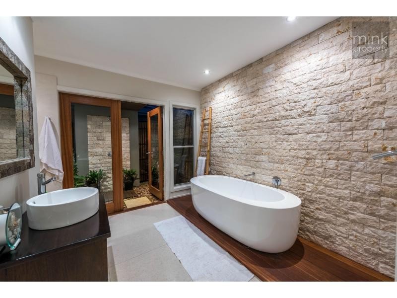 12 MYRTLE Place, BRIGHTWATER, Mountain Creek QLD 4557