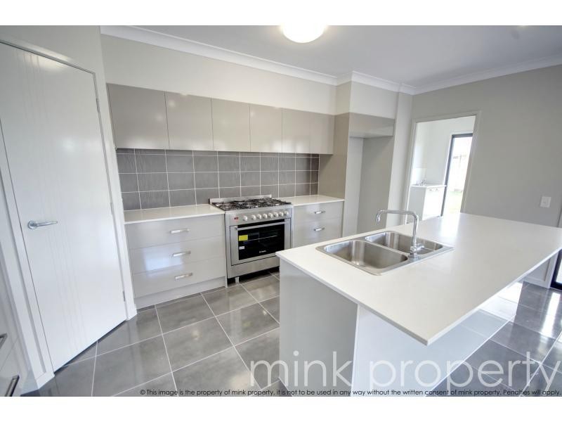 25 Coonoowrin Crescent, Mountain Creek QLD 4557