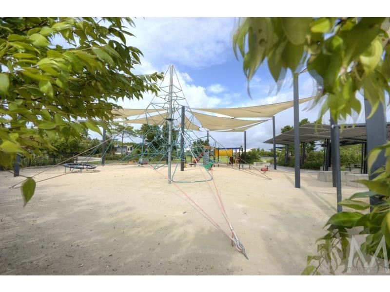 33 PONYTAIL Circuit, BRIGHTWATER, Mountain Creek QLD 4557