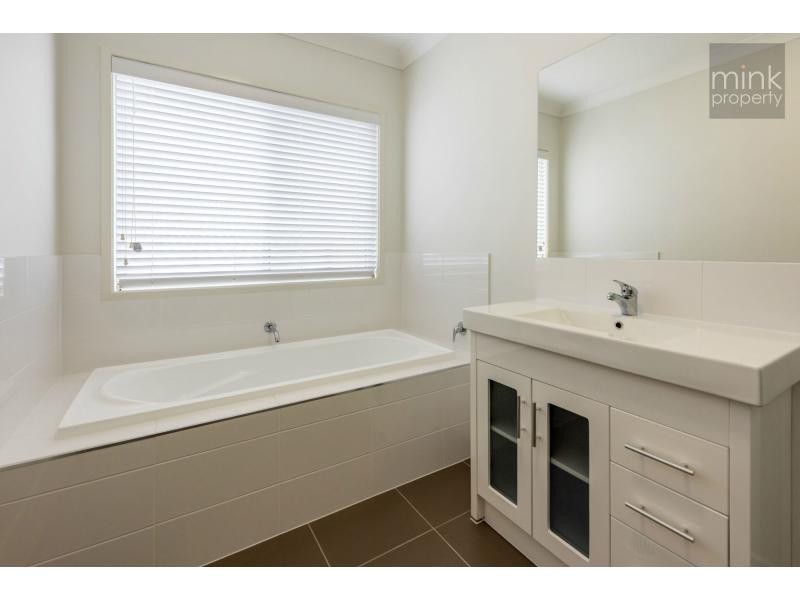 10 Daydream Street, Brightwater, Mountain Creek QLD 4557