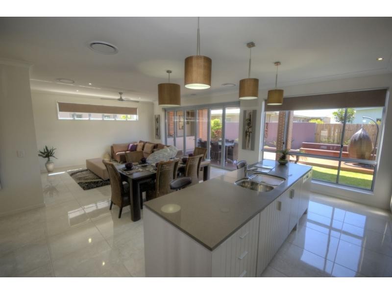 14 SWEEP COURT, BIRTINYA ISLAND, Birtinya QLD 4575