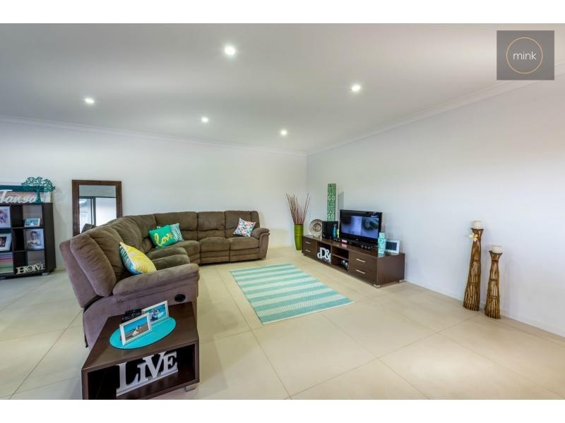 2 RIFLEBIRD Place, BRIGHTWATER, Mountain Creek QLD 4557