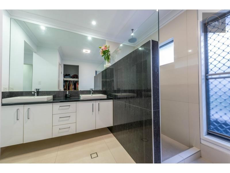 2 RIFLEBIRD Place, BRIGHTWATER, Mountain Creek QLD 4557