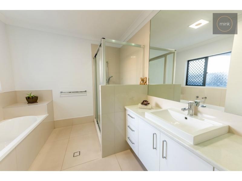 2 RIFLEBIRD Place, BRIGHTWATER, Mountain Creek QLD 4557