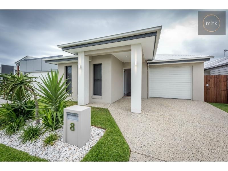 8 STRADBROKE STREET, BRIGHTWATER, Mountain Creek QLD 4557