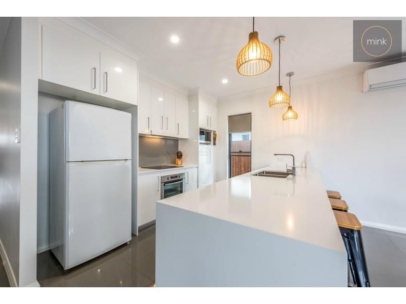 8 STRADBROKE STREET, BRIGHTWATER, Mountain Creek QLD 4557