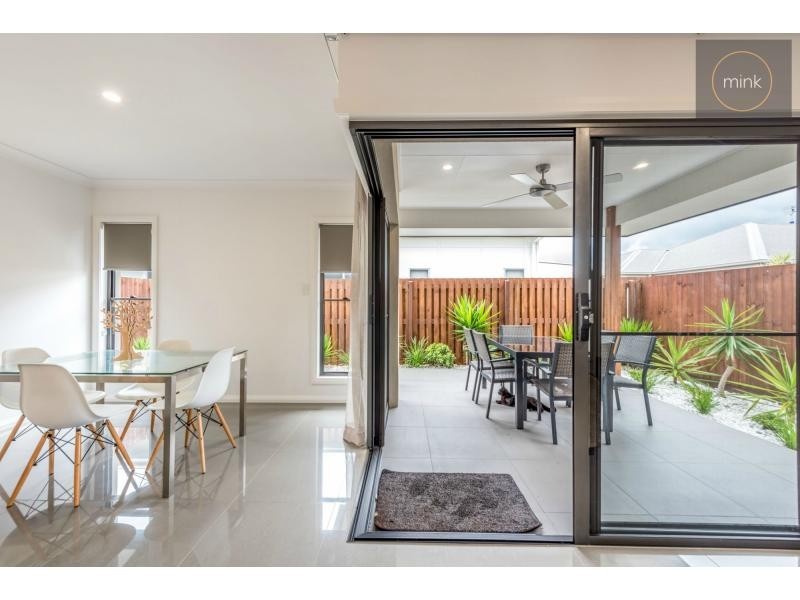 8 STRADBROKE STREET, BRIGHTWATER, Mountain Creek QLD 4557