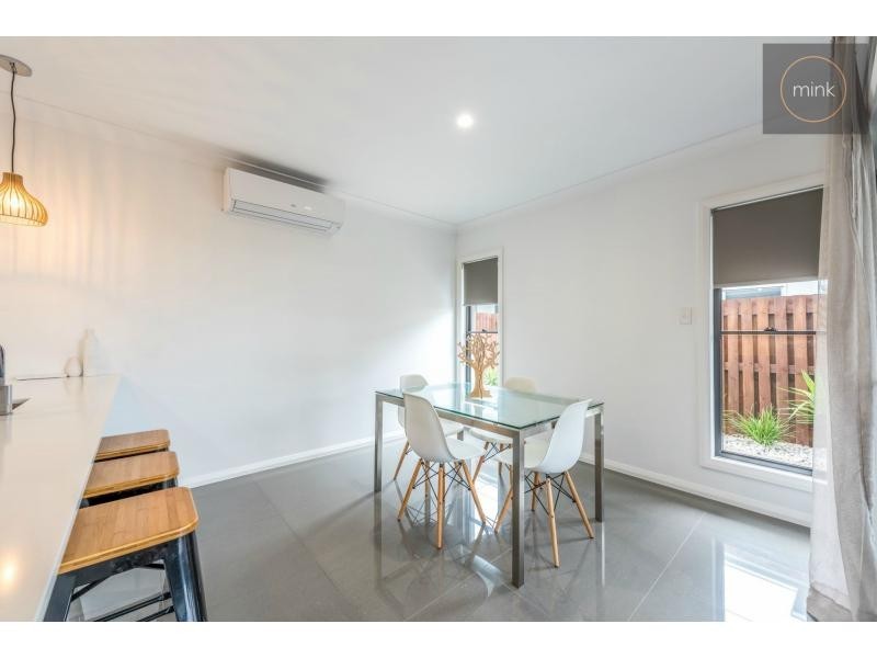 8 STRADBROKE STREET, BRIGHTWATER, Mountain Creek QLD 4557