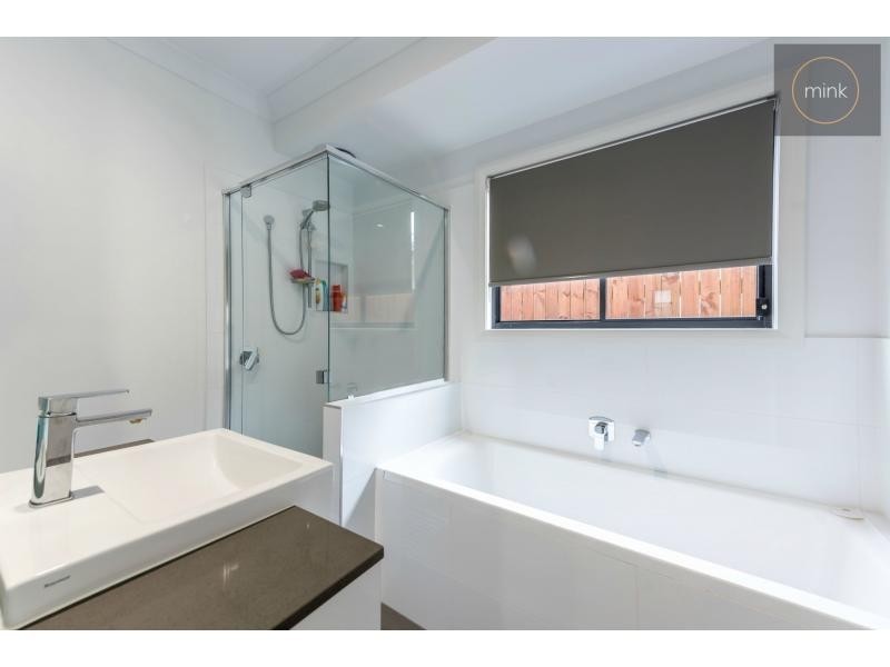 8 STRADBROKE STREET, BRIGHTWATER, Mountain Creek QLD 4557