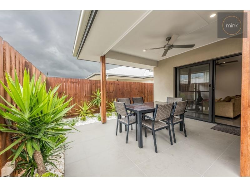 8 STRADBROKE STREET, BRIGHTWATER, Mountain Creek QLD 4557