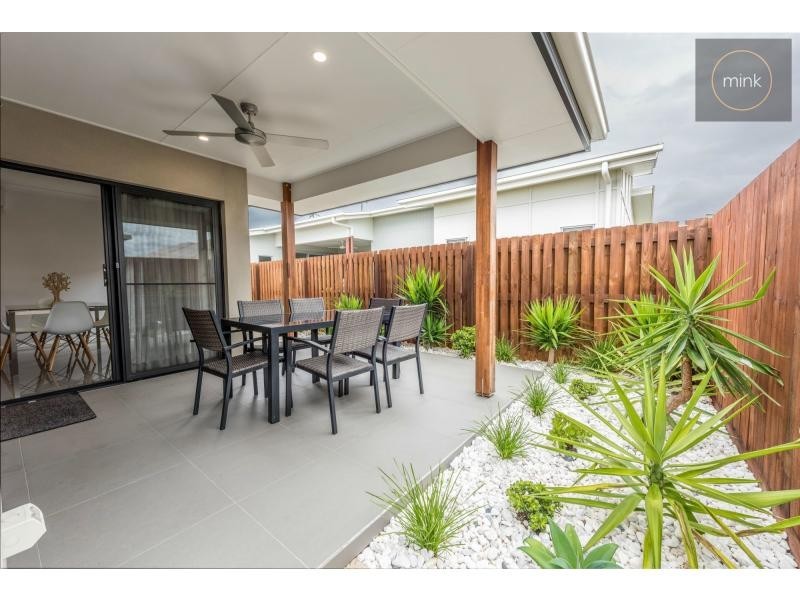 8 STRADBROKE STREET, BRIGHTWATER, Mountain Creek QLD 4557
