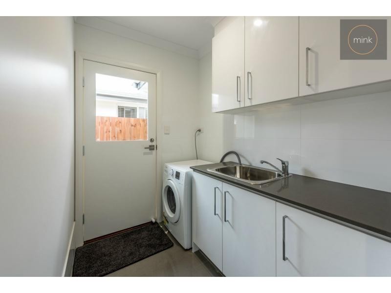 8 STRADBROKE STREET, BRIGHTWATER, Mountain Creek QLD 4557