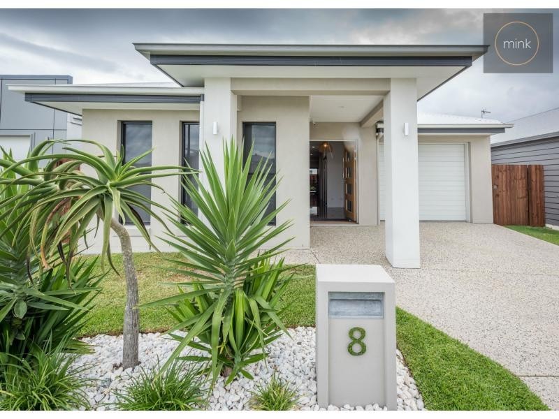 8 STRADBROKE STREET, BRIGHTWATER, Mountain Creek QLD 4557