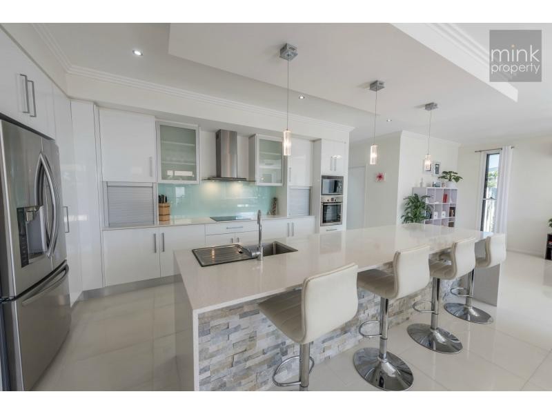 1 Robur Crescent, Brightwater, Mountain Creek QLD 4557