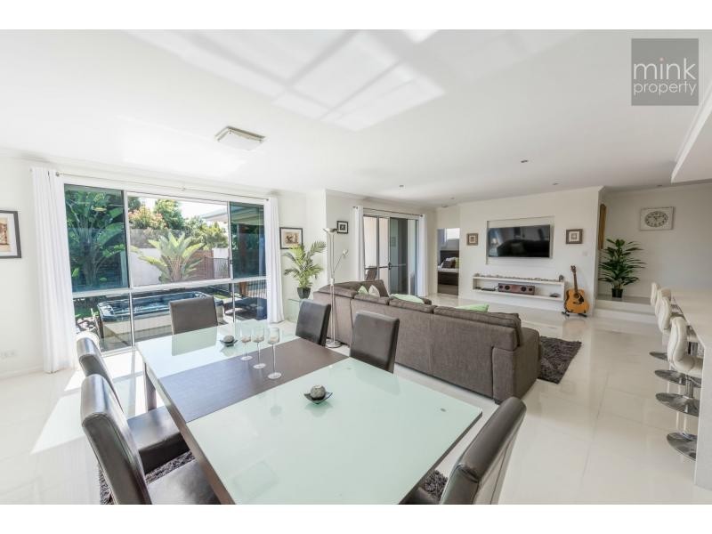 1 Robur Crescent, Brightwater, Mountain Creek QLD 4557