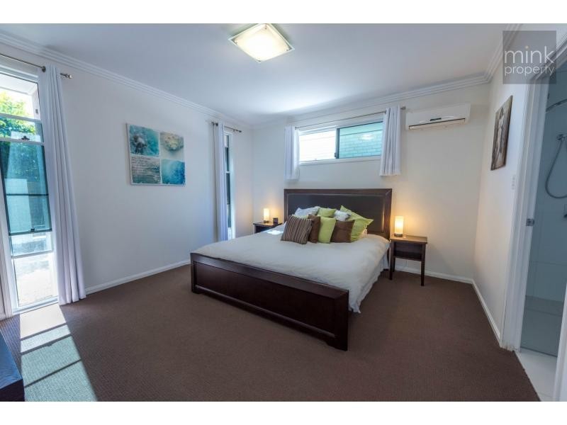1 Robur Crescent, Brightwater, Mountain Creek QLD 4557