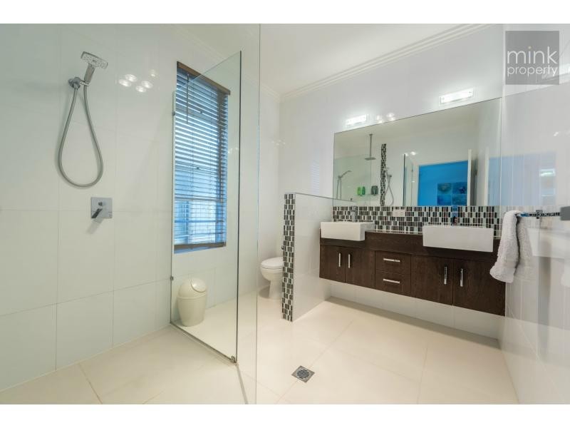 1 Robur Crescent, Brightwater, Mountain Creek QLD 4557