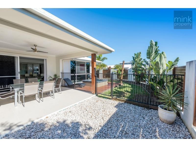 1 Robur Crescent, Brightwater, Mountain Creek QLD 4557
