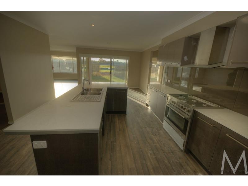 21 HILLSBOROUGH CIRCUIT, BRIGHTWATER, Mountain Creek QLD 4557